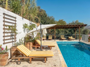Archondia House - Holiday Apartments With Pool